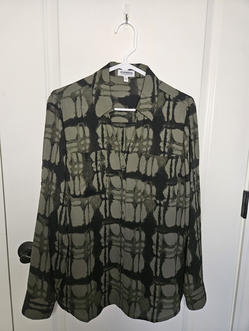 Express Portofino Womens Abstract Button-Up Shirt Green/Black Size Large